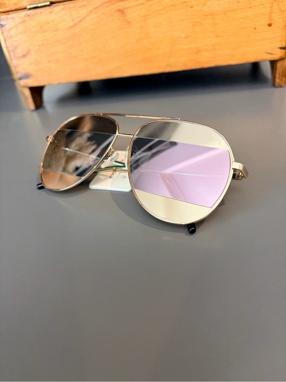 Oversized geometric aviator / retro-futuristic sunglasses